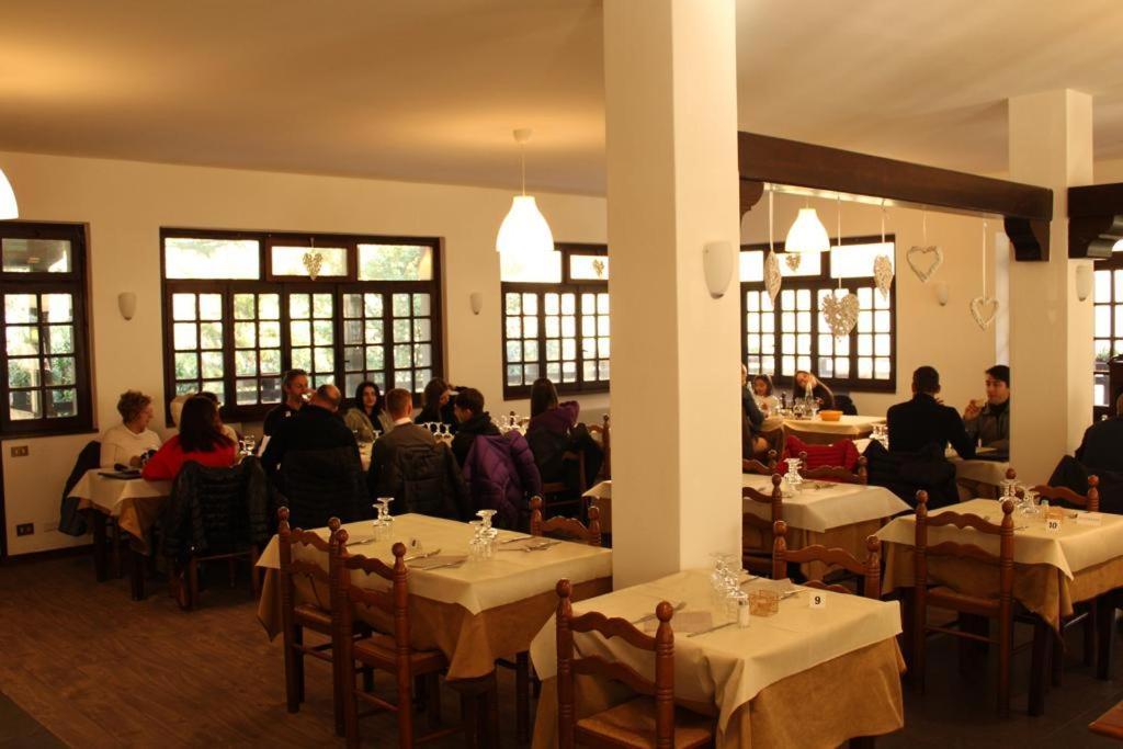 Hotel Al Verde Mandello del Lario Ngoại thất bức ảnh